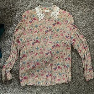 90’s United Colors of Benetton made in Italy floral button down with lace collar
